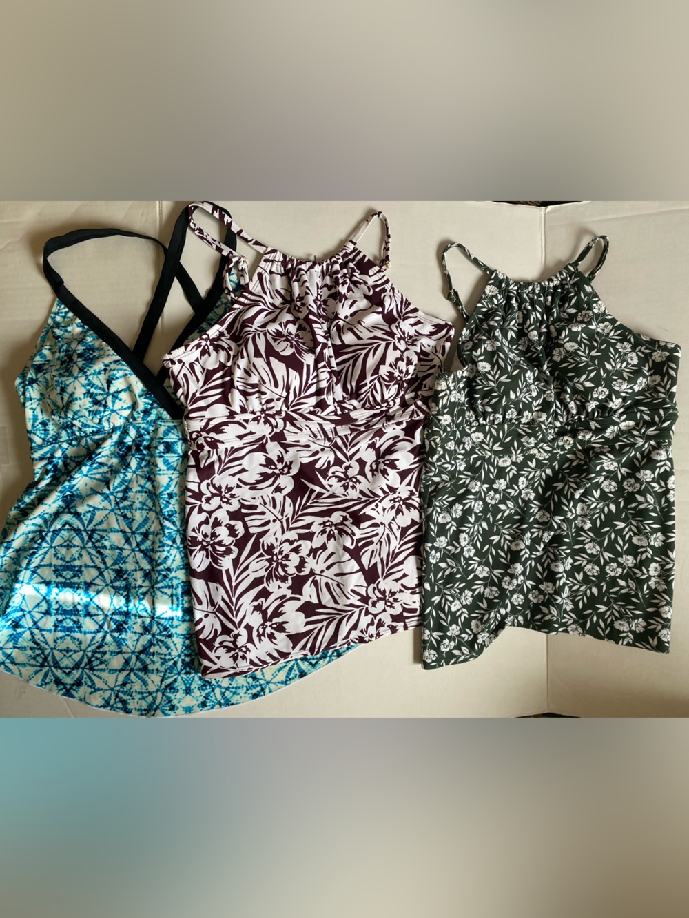 Set of 3 swimming tops M